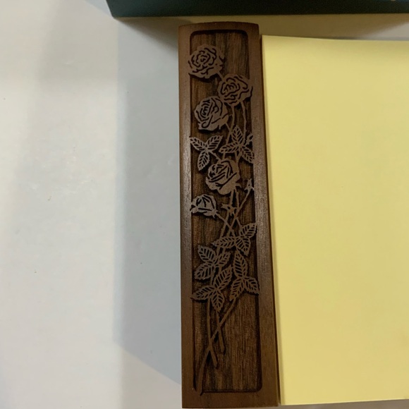 Lasercraft Post Note Holder Roses Walnut Vintage New Old Stock #24 - Picture 3 of 7